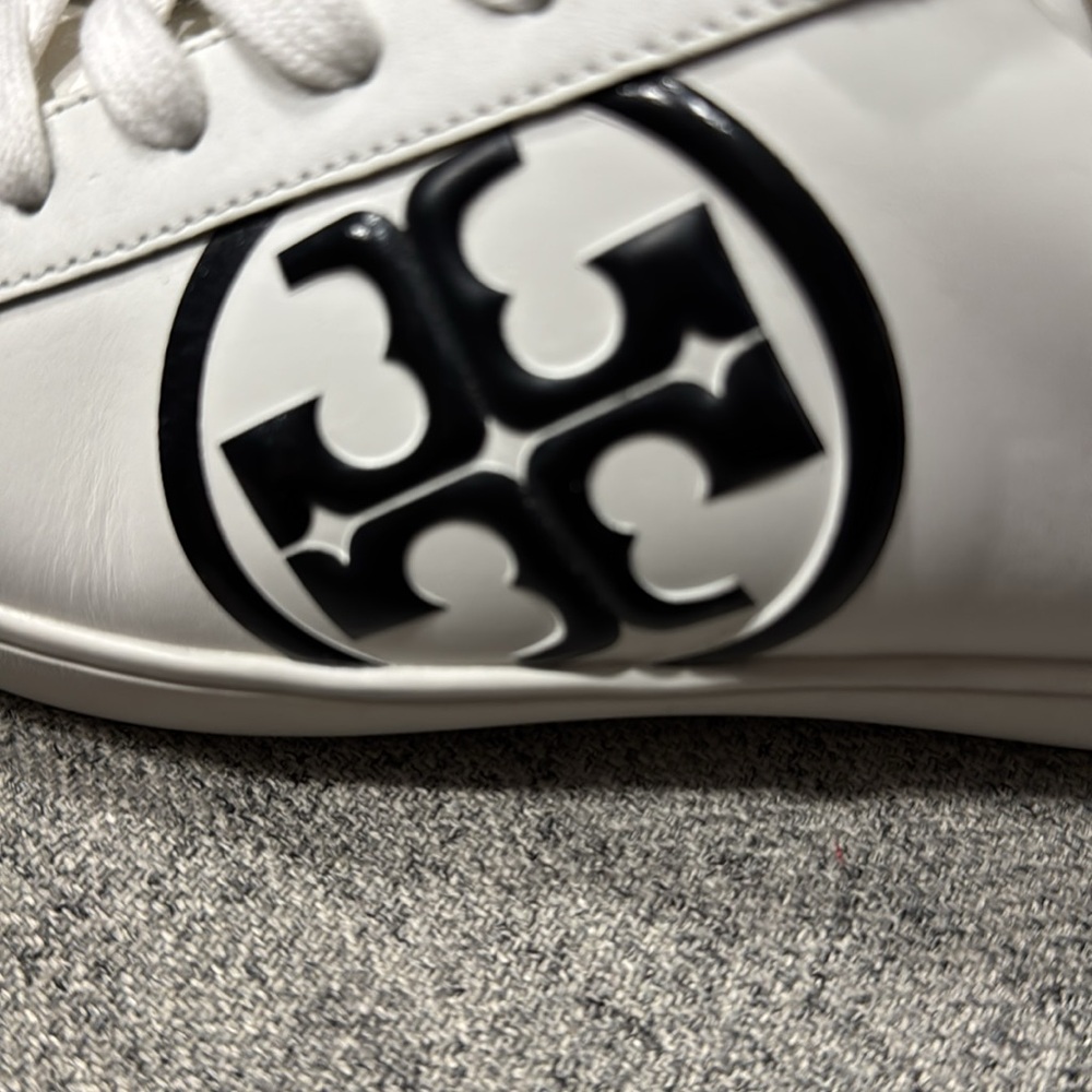 EUC Tory Burch Leigh T-Logo Leather Sneaker Roccia - Picture 4 of 12